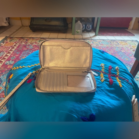 Sparkly silver Michael Kors zippy wallet.Apx 4 1/2 by 7”. EUC - Picture 5 of 8